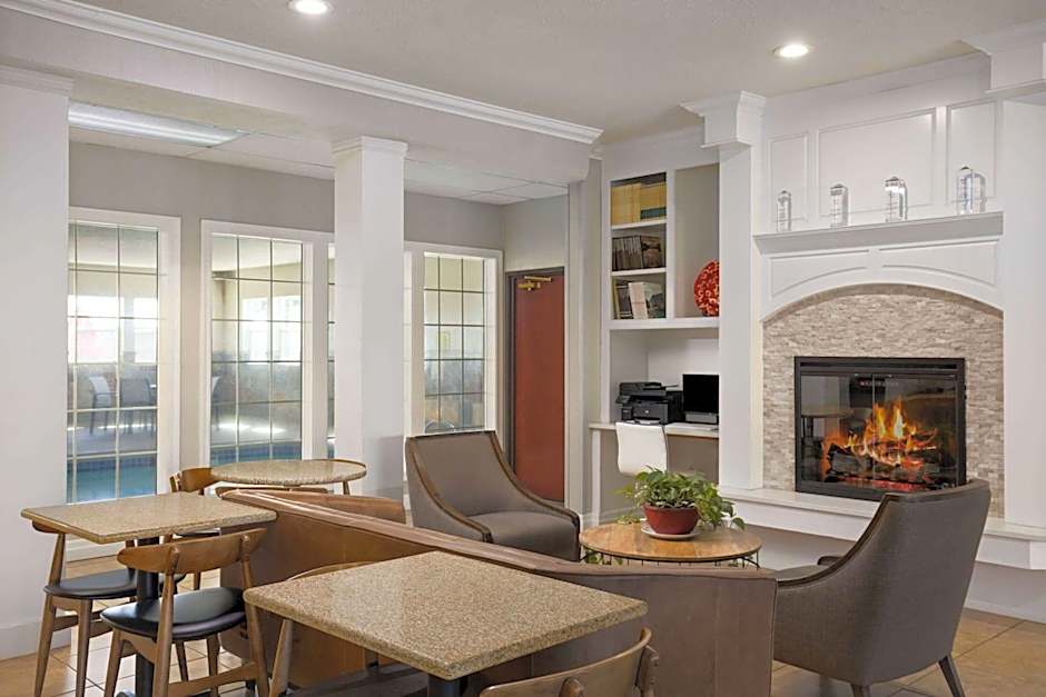 Ramada by Wyndham Moses Lake