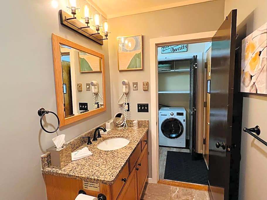 Attitash Mountain Village Studio - Slope View - Ski - Storyland