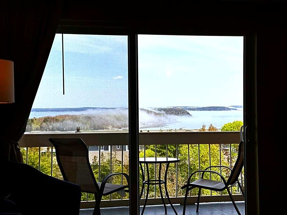 Atlantic Eyrie Lodge