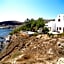 Akrotiri Hotel