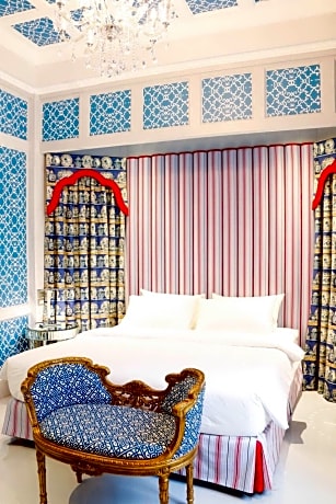 Deluxe Room with King Bed - Non-Smoking