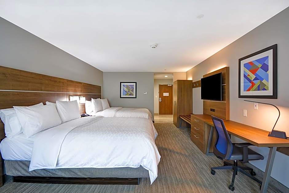 Photo 1 of 3 of 2 Queen Beds, Hearing Accessible, Roll in Shower