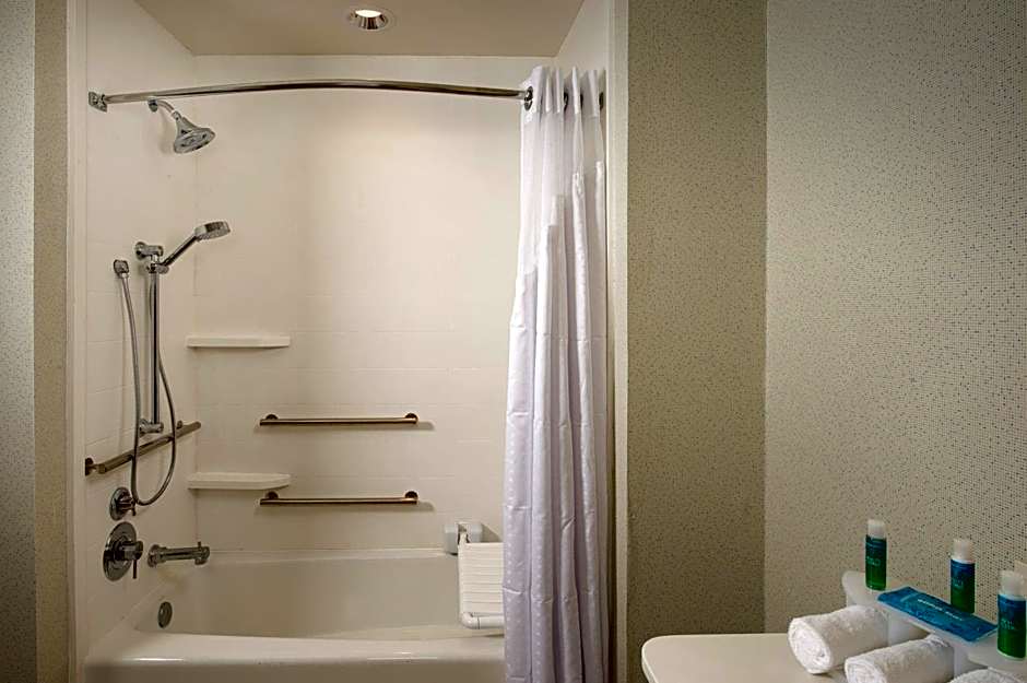 Holiday Inn Express & Suites Bay City By IHG