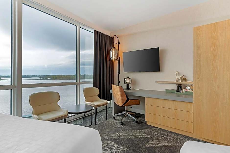 Clarion Lakeside Inn & Conference Centre