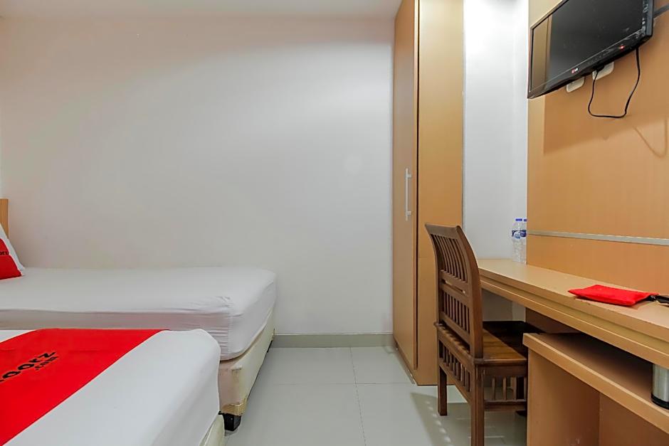 RedDoorz Plus near Galaxy Bekasi