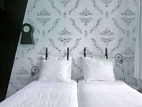 Double Room with Street View