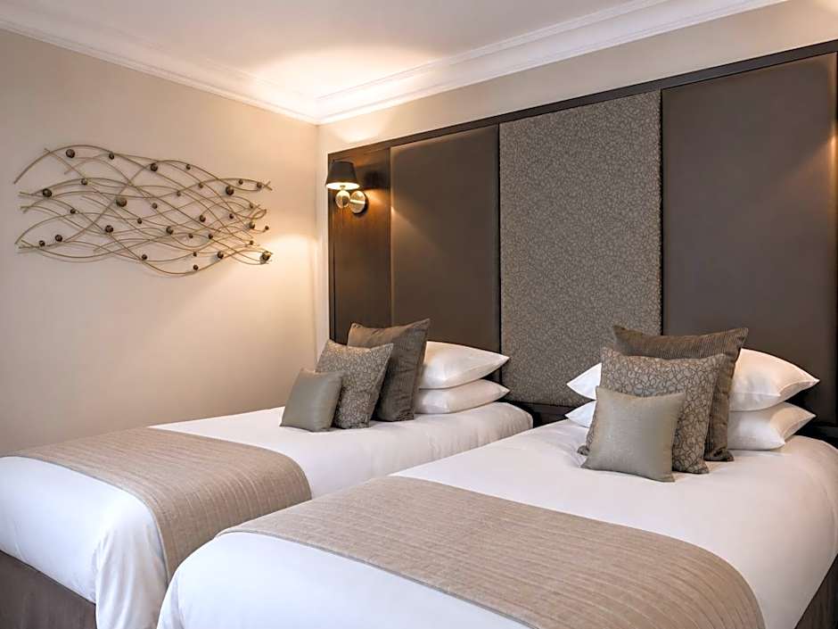 The Popinjay Hotel