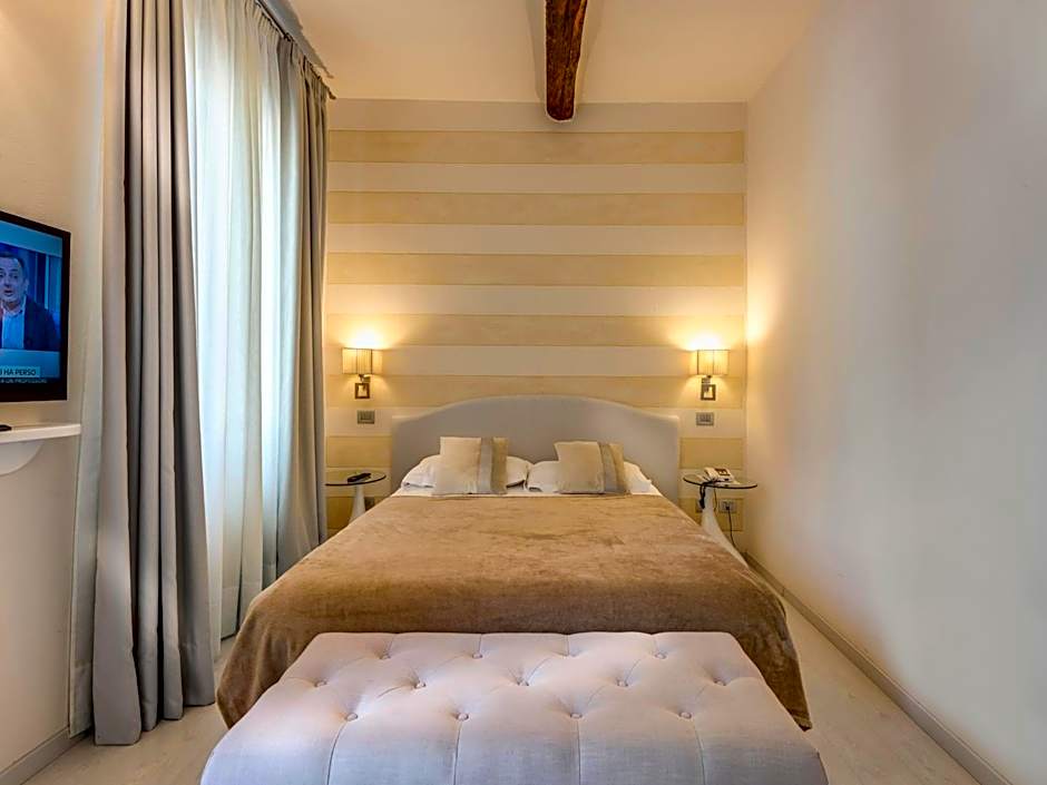 Photo 1 of 11 of Triple Room