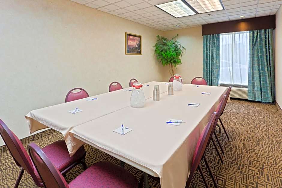 Holiday Inn Express Hotel & Suites Charleston-Southridge By IHG