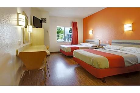 2 Full Beds | ADA/Tub/Micfridge