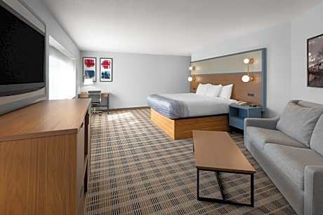 King Suite - Non-Smoking