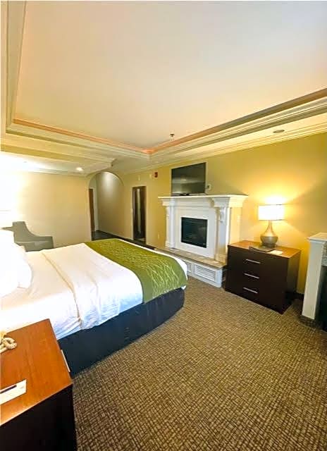 Comfort Inn Hebron-Lowell Area