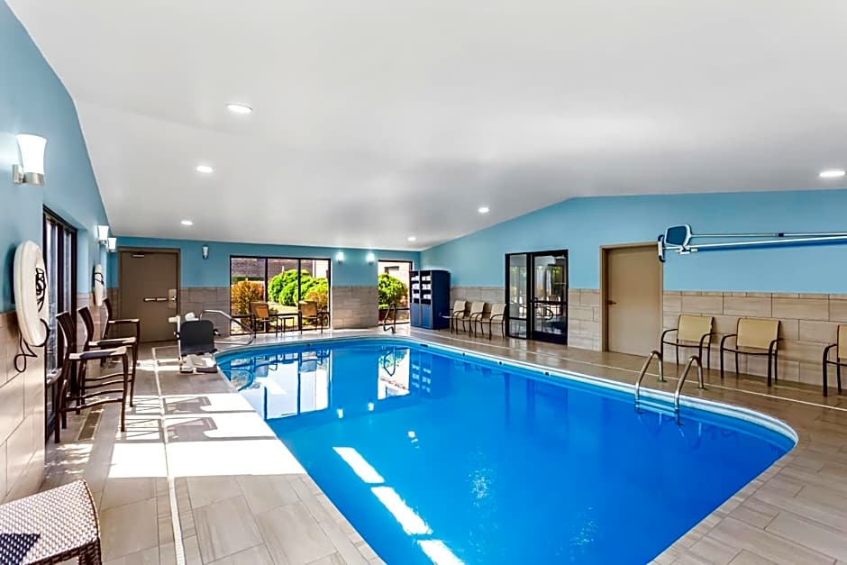 Holiday Inn Express Hotel & Suites Charleston-Southridge By IHG