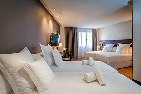 Family Room (2 Adults + 2 Children)