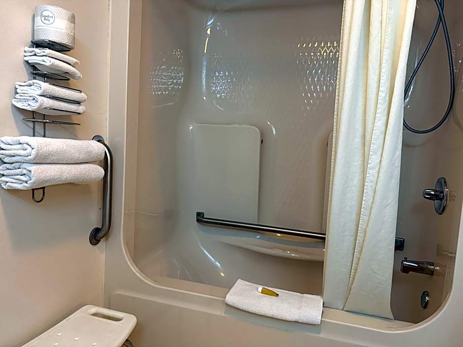Iron Mountain Inn & Suites MI US 2