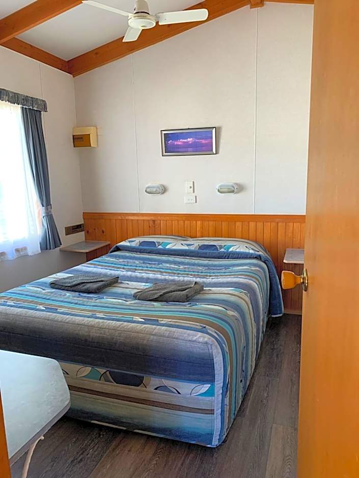 Photo 1 of 5 of 1 Bedroom Bungalow