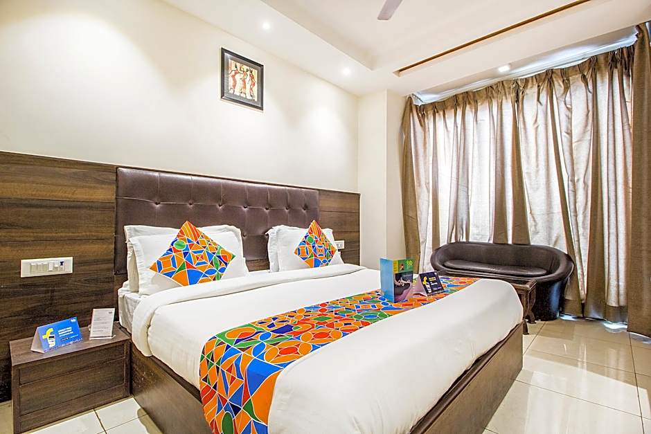 FabExpress Le Continental - Nr New Delhi Railway Station