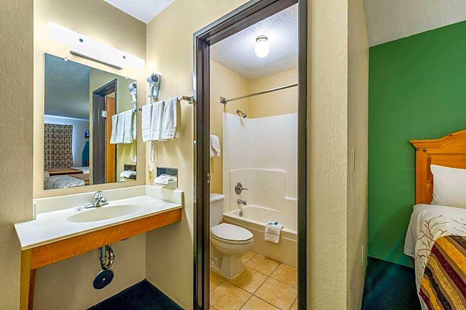 Royal Inn & Suites Milaca