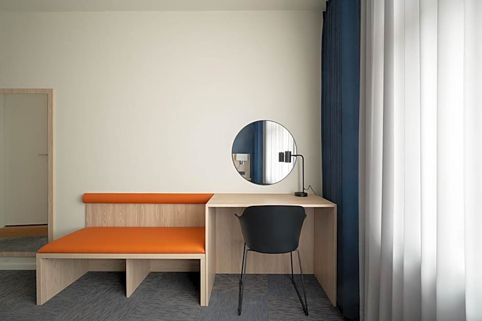 BREEZE Hotel Victoria - Self-Service