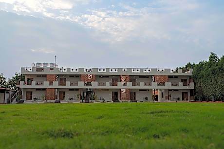 Poojari's Nirantara - Kabini