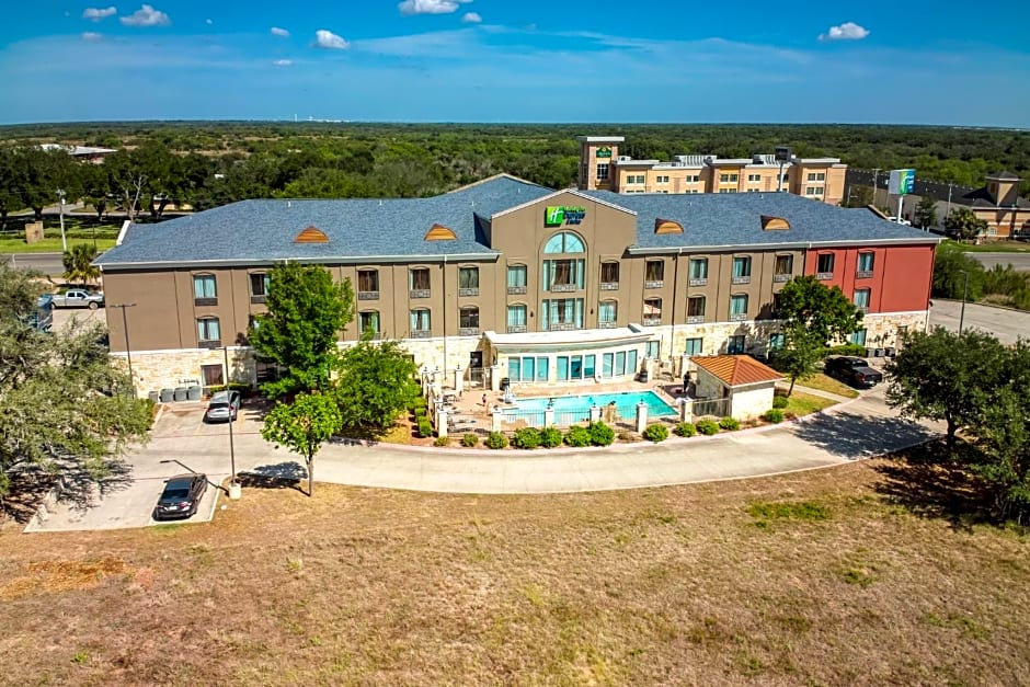Holiday Inn Express and Suites Beeville By IHG