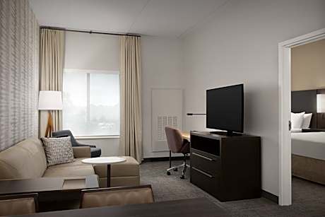 One-Bedroom Queen Suite - Mobility Accessible with Roll-In Shower