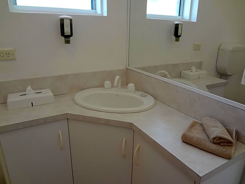 Adina Place Motel Apartments