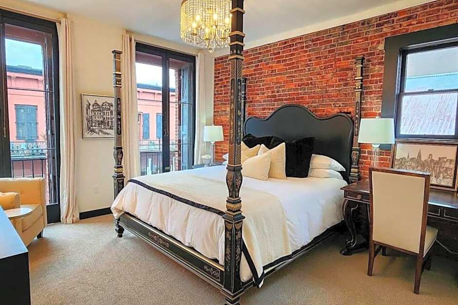 Speakeasy King Suite (Rm1)