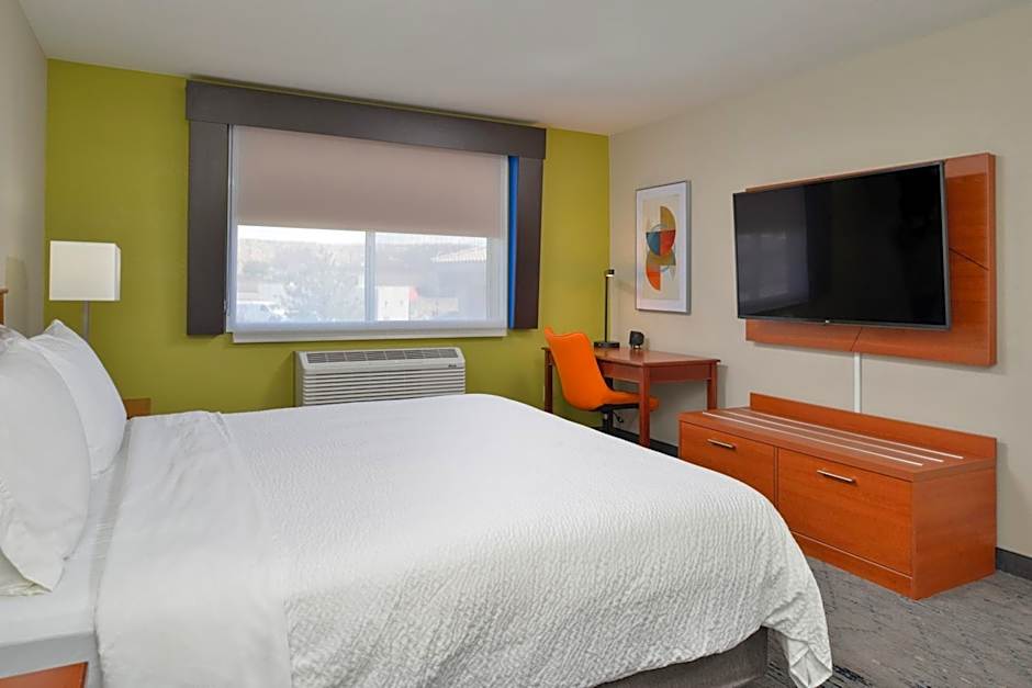 Holiday Inn Express Hotel & Suites Farmington By IHG