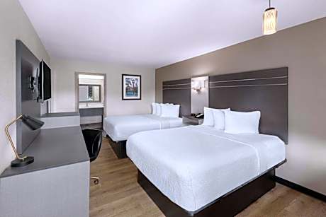 2 Queen Beds, Mobility Accessible Room, Bathtub w/ Grab Bars, Non-Smoking