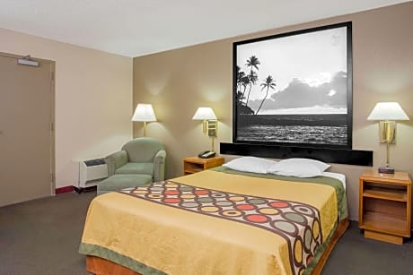 1 Queen Bed Non-Smoking