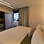 Expo Satelite 2750 Hotel & Suites