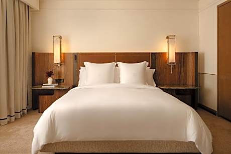Executive Suite - Burdeos View