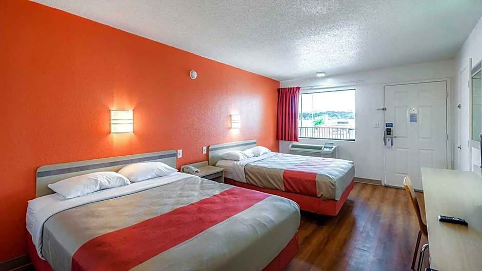 Motel 6-Anniston, AL