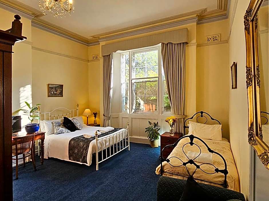 The Lodge on Elizabeth Bed & Breakfast