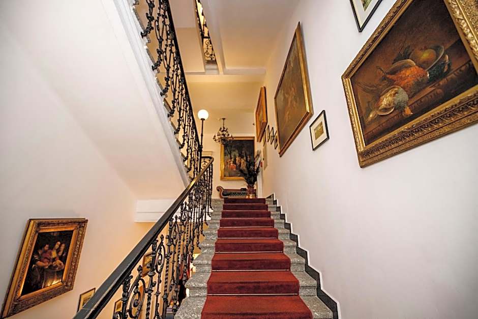 Salvator Hotel