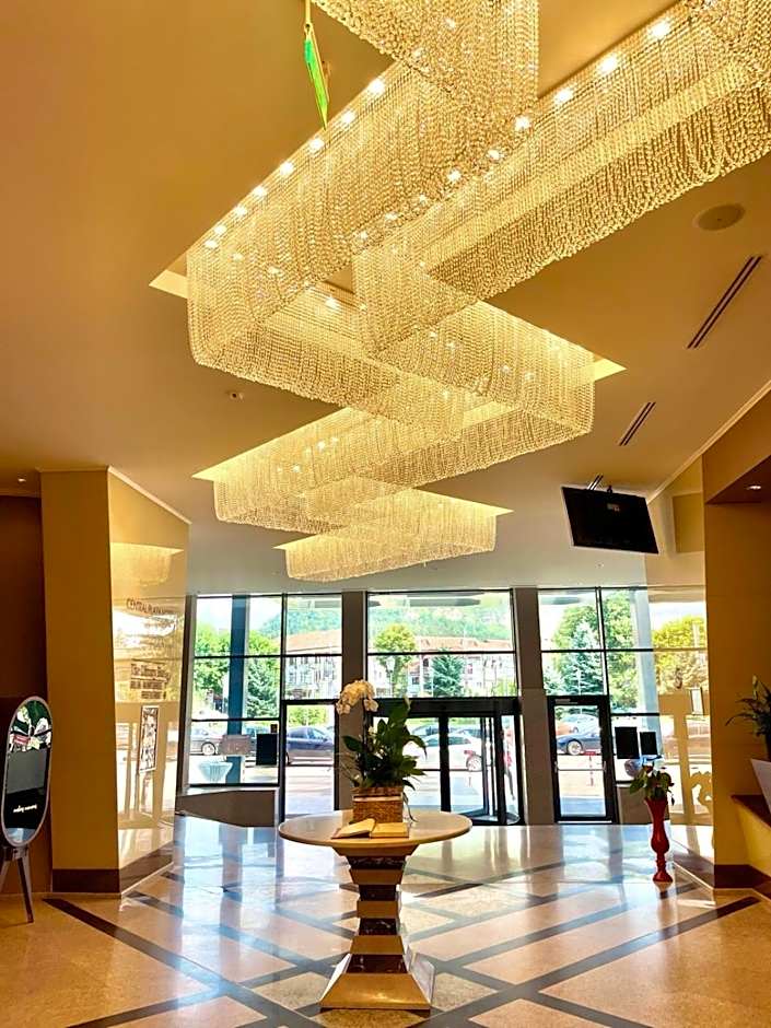 Central Plaza Hotel