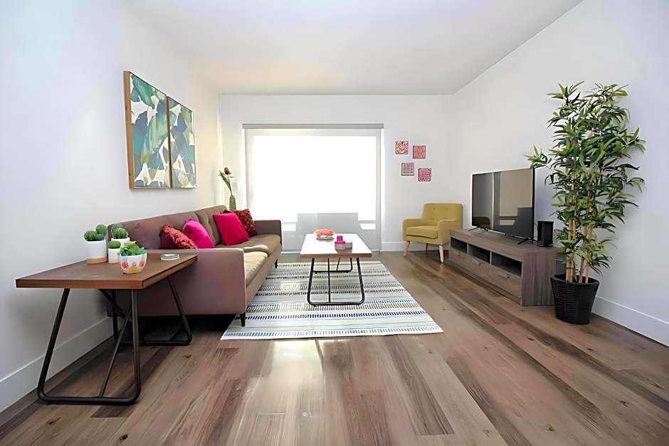 Los Angeles Premium City Suites with Free Parking