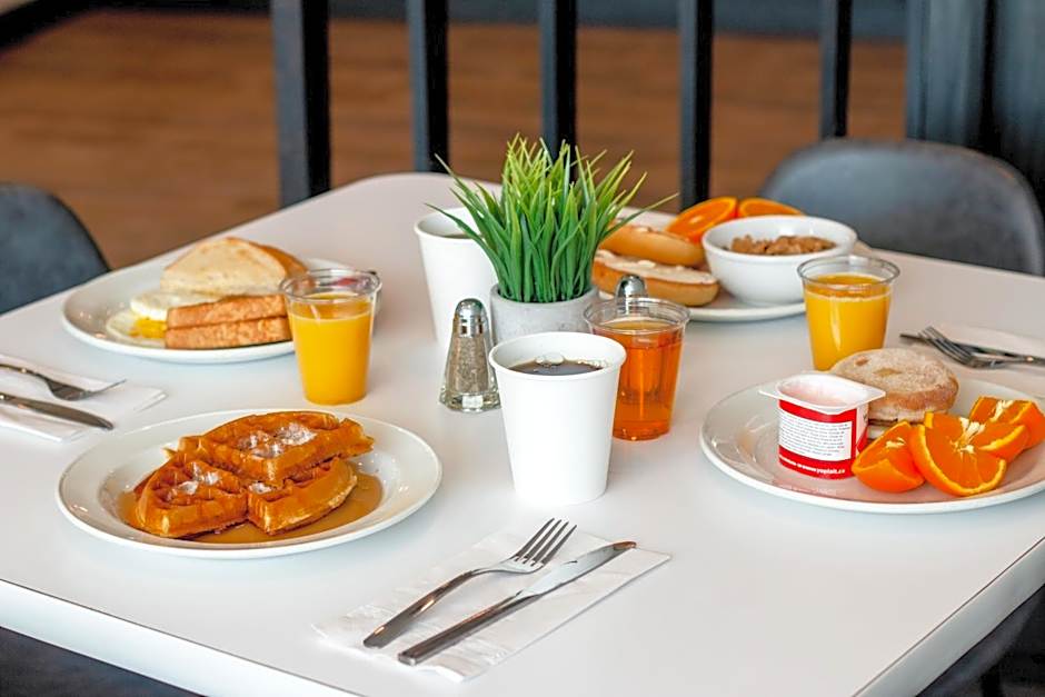 Comfort Suites Kingston Central