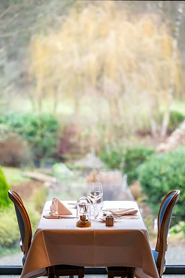 Logis Hostellerie De La Claire Fontaine