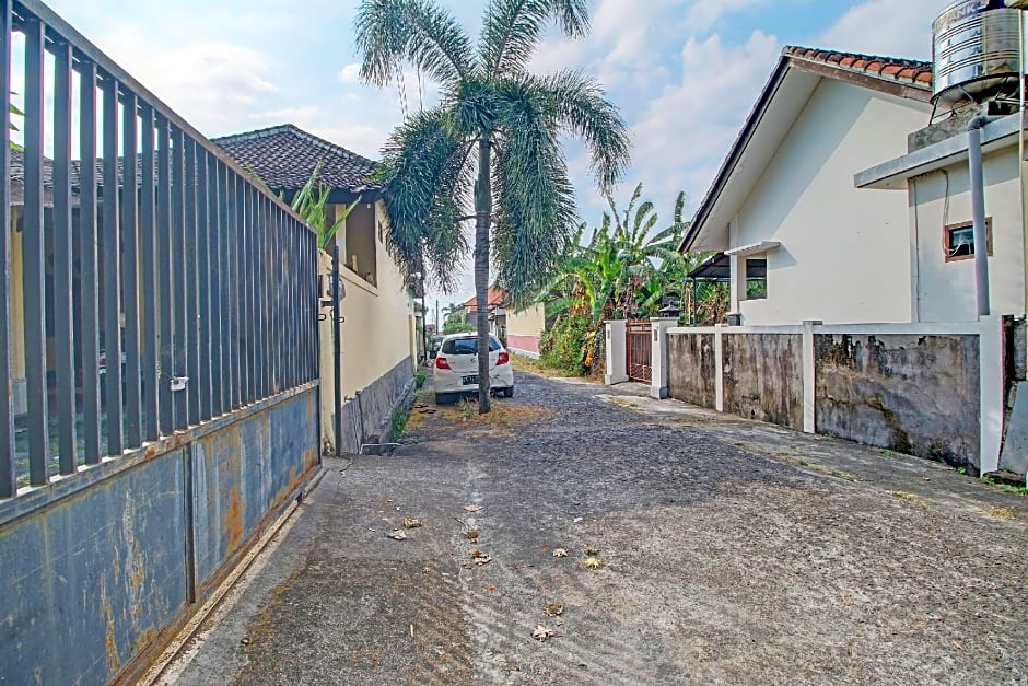 OYO Life 92954 Shanti Kost