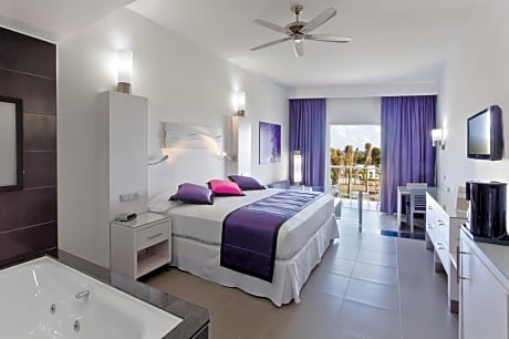 Jr. Suite