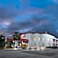 Econo Lodge Inn & Suites