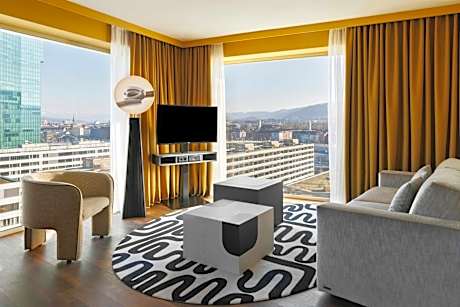 Executive Suite, 1 King Bed with Sofa bed (1 King Bed and 1 Double Sofa Bed)