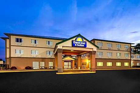Days Inn & Suites by Wyndham Morris/I-80