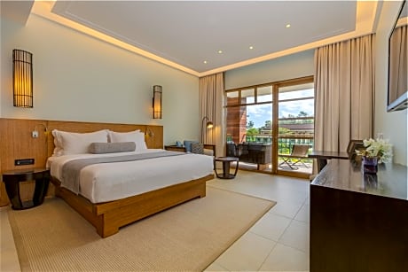 Deluxe Grand Double Room (Pool View)
