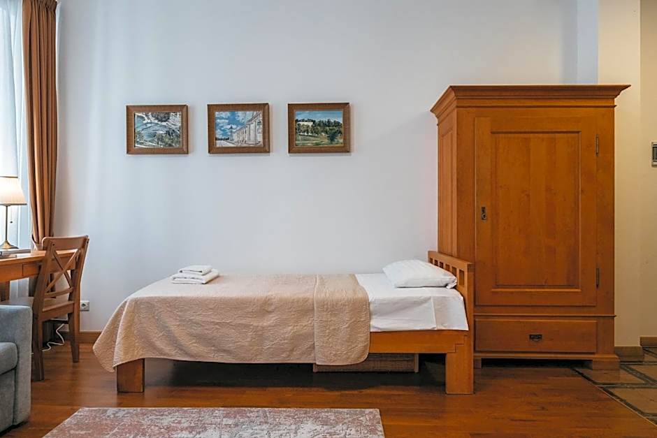 CATHEDRAL Old Town Suites