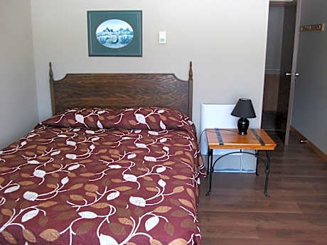 Two Connecting Queen Rooms