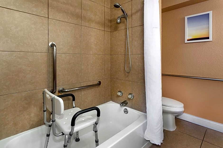 Days Inn & Suites by Wyndham Clovis