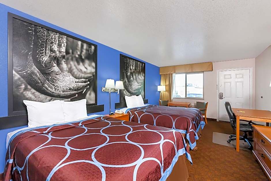 Super 8 by Wyndham Cleburne